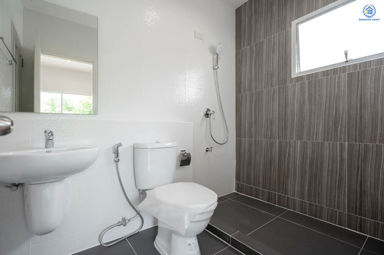 บ้านมือสองตกแต่งใหม่ แบรนด์ Property Perfect ม.เพอร์เฟคพาร์ค บางบัวทอง เนื้อที่ 36 ตร.ว. ฟังก์ชัน 3 ห้องนอน 2 ห้องน้ำ 2 ที่จอดรถ เติมเต็มทุกความต้องการ ใช้ชีวิตแบบใกล้ชิดธรรมชาติ บนทำเลเดินทางสะดวก เชื่อมต่อ ถ.กาญจนาภิเษก ใกล้ทางด่วน"ศรีรัช" และรถไฟฟ้าสายสีม่วง "สถานีคลองบางไผ่"